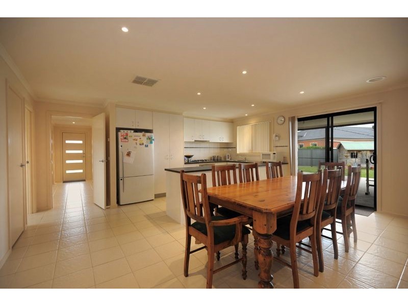 8 Polwarth Court, Alfredton VIC 3350