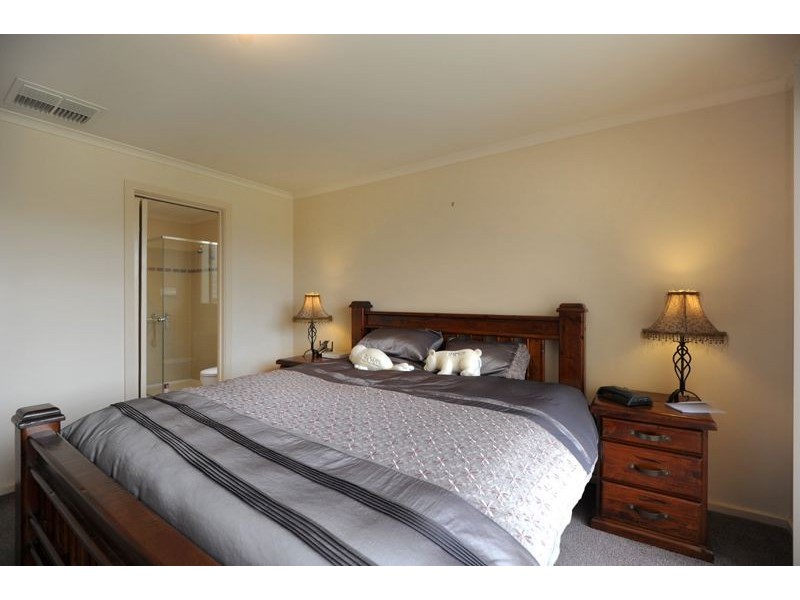 8 Polwarth Court, Alfredton VIC 3350