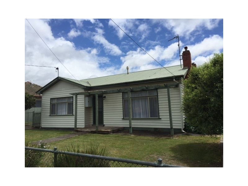 4 Alexander Avenue, Wendouree VIC 3355