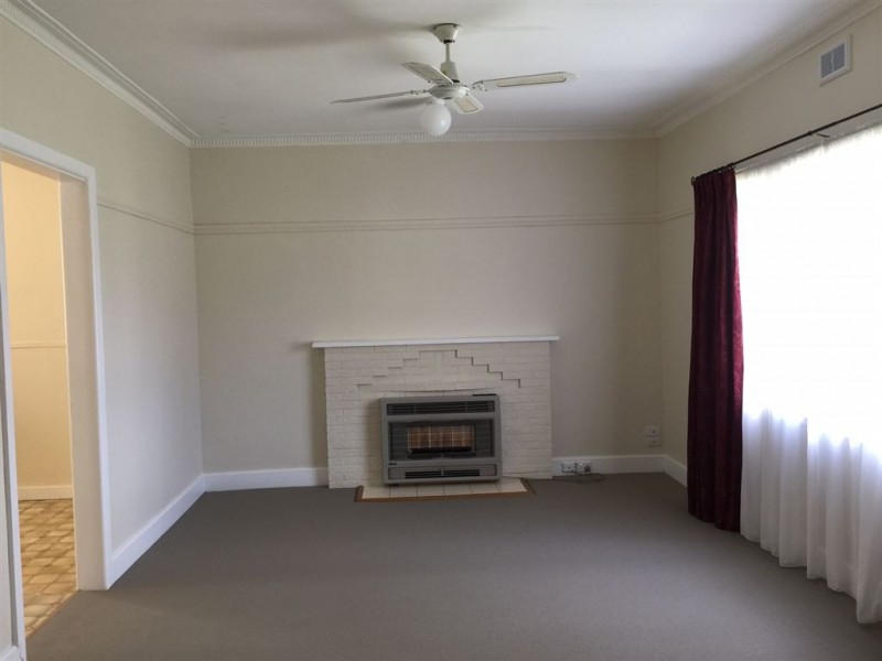 4 Alexander Avenue, Wendouree VIC 3355