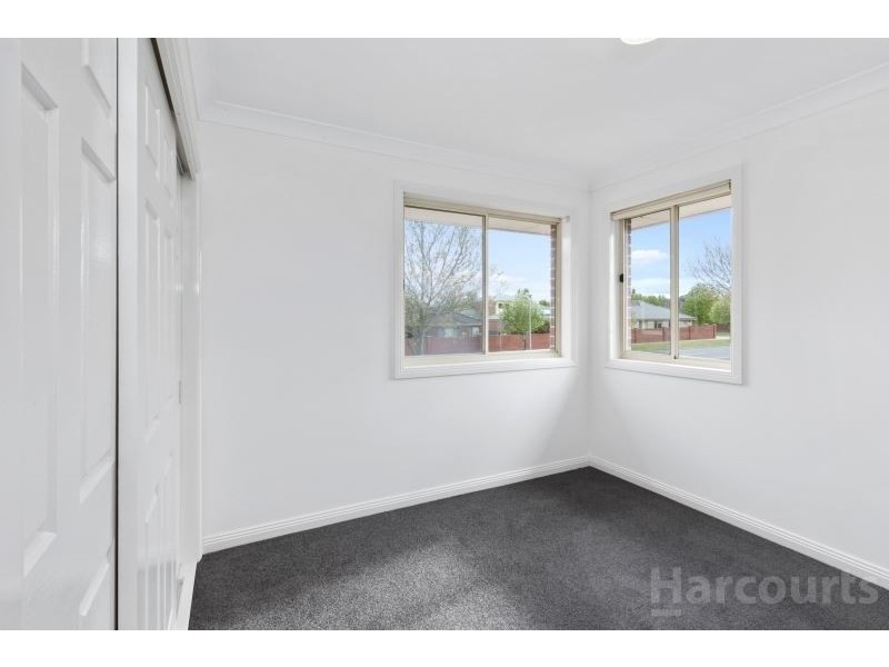 2 St Glens Way, Lake Gardens VIC 3355