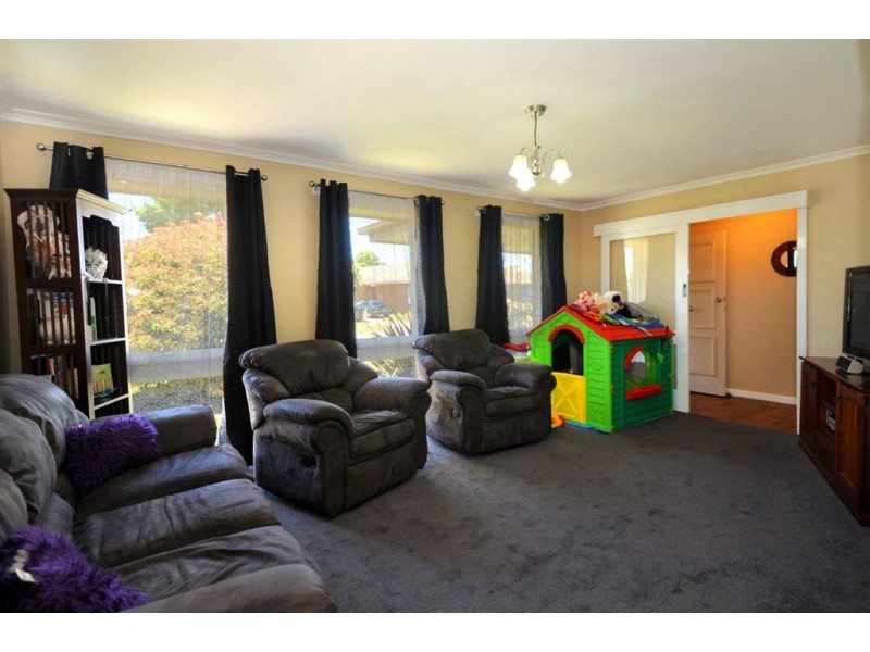 2 Locksley Street, Wendouree VIC 3355