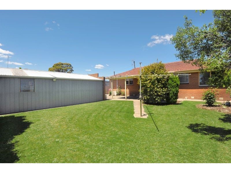 2 Locksley Street, Wendouree VIC 3355
