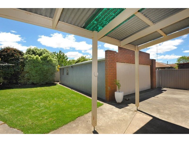 2 Locksley Street, Wendouree VIC 3355