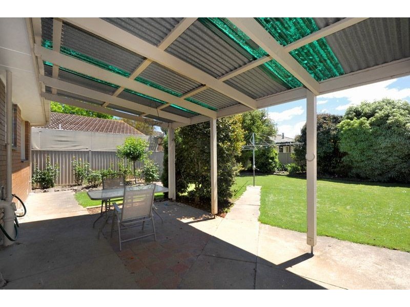 2 Locksley Street, Wendouree VIC 3355
