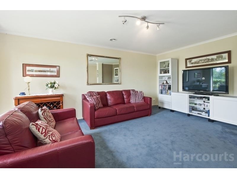 6 Peregrine Court, Invermay Park VIC 3350