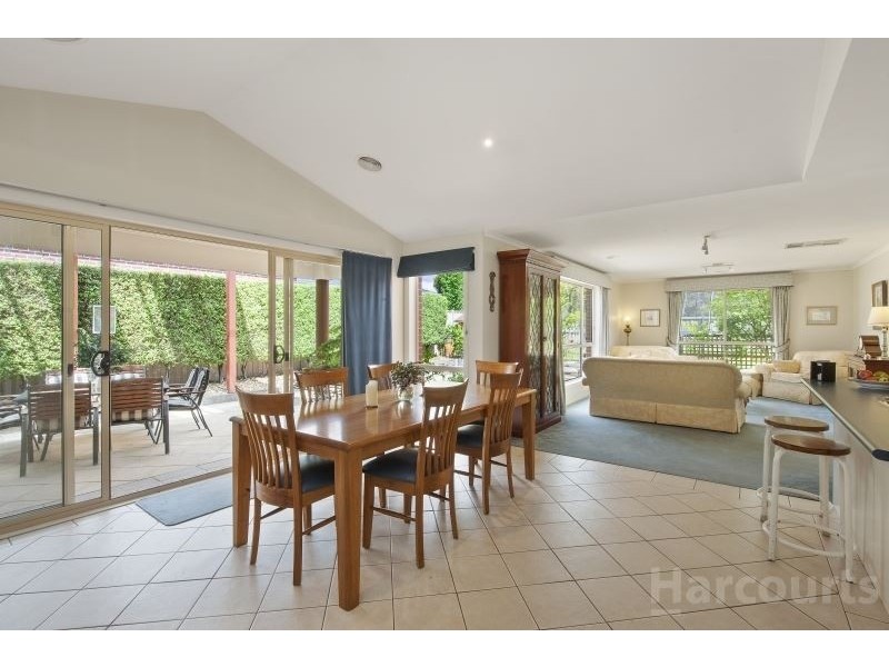 6 Peregrine Court, Invermay Park VIC 3350