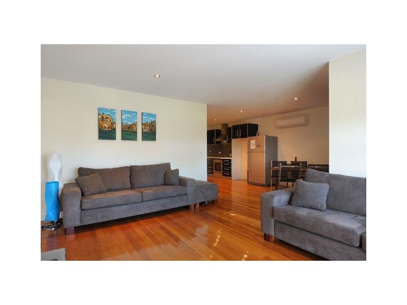 2/6 Penny Lane, Creswick VIC 3363