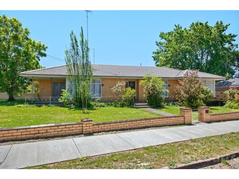 909 Talbot Street South, Redan VIC 3350