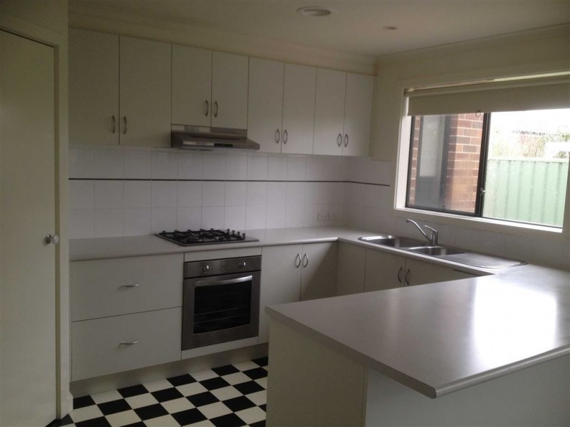 26 St Andrews Place, Lake Gardens VIC 3355