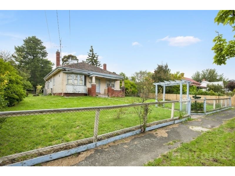 9 Peake Street, Golden Point VIC 3350