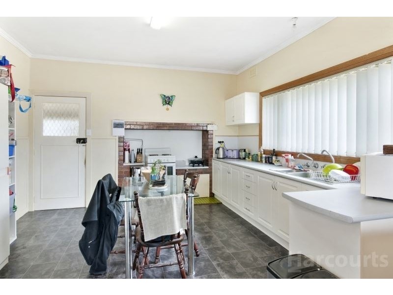6 Horwood Drive, Mount Clear VIC 3350
