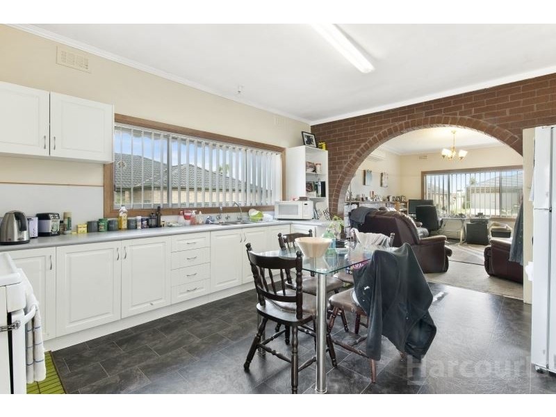 6 Horwood Drive, Mount Clear VIC 3350