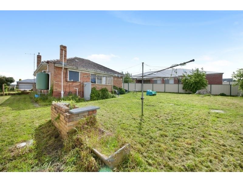 6 Horwood Drive, Mount Clear VIC 3350