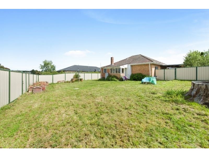 6 Horwood Drive, Mount Clear VIC 3350