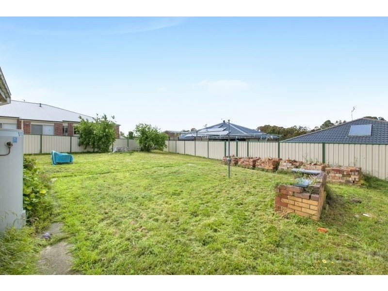 6 Horwood Drive, Mount Clear VIC 3350