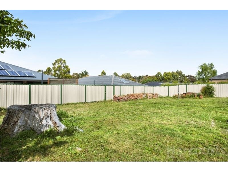 6 Horwood Drive, Mount Clear VIC 3350