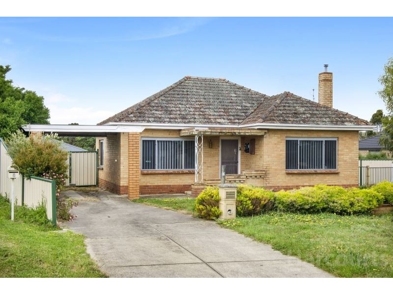 6 Horwood Drive, Mount Clear VIC 3350