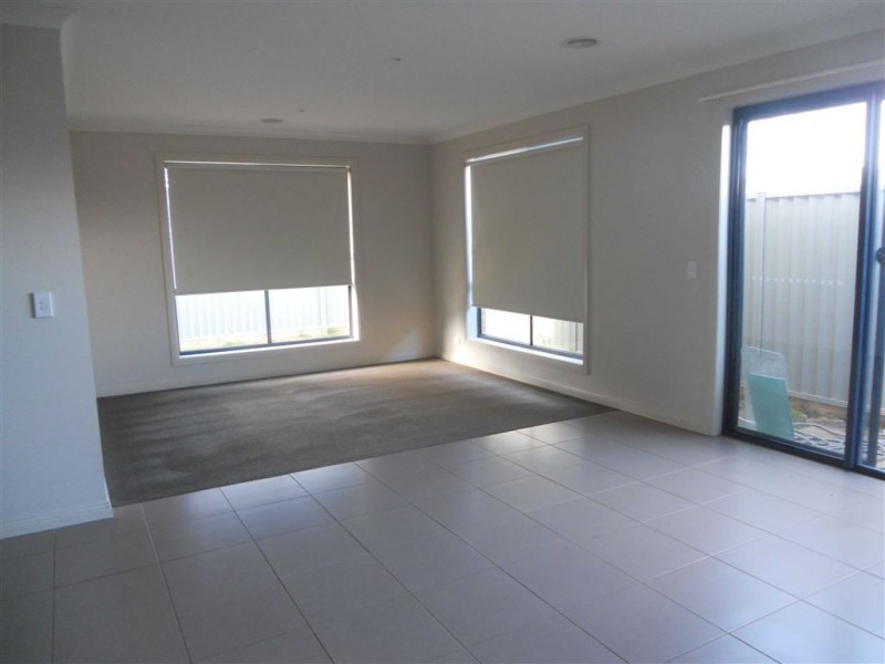 22 Regina Street, Mitchell Park VIC 3355