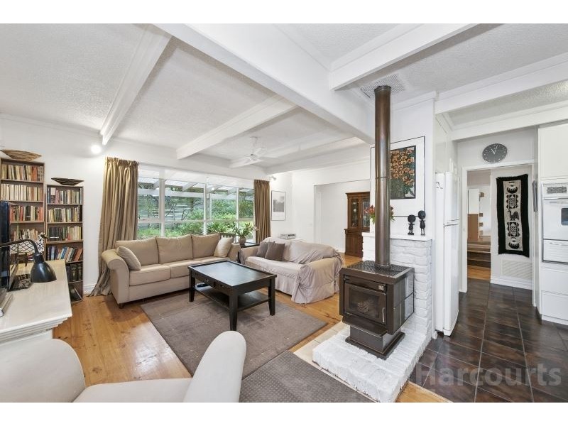 3 Moss Avenue, Mount Helen VIC 3350