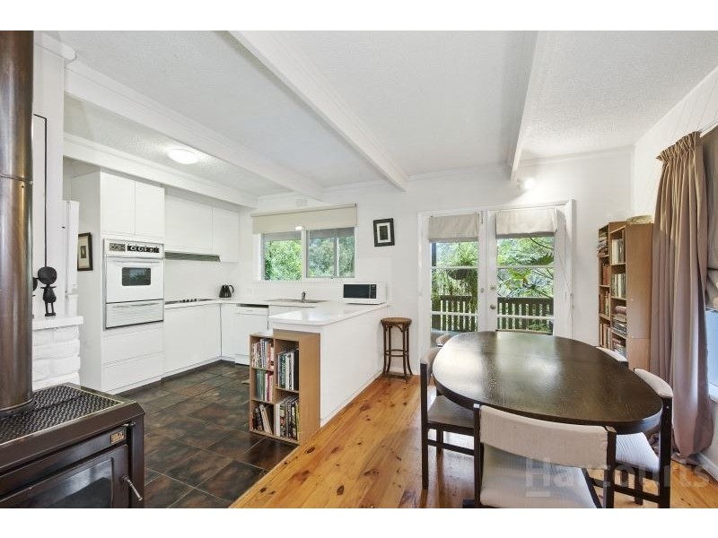 3 Moss Avenue, Mount Helen VIC 3350