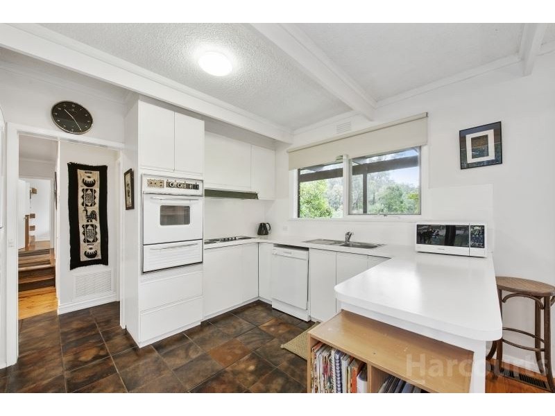 3 Moss Avenue, Mount Helen VIC 3350