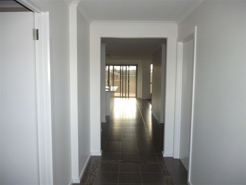 16 Waterside Drive, Miners Rest VIC 3352