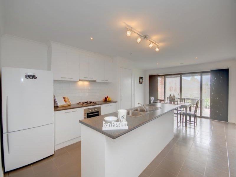 16 Waterside Drive, Miners Rest VIC 3352