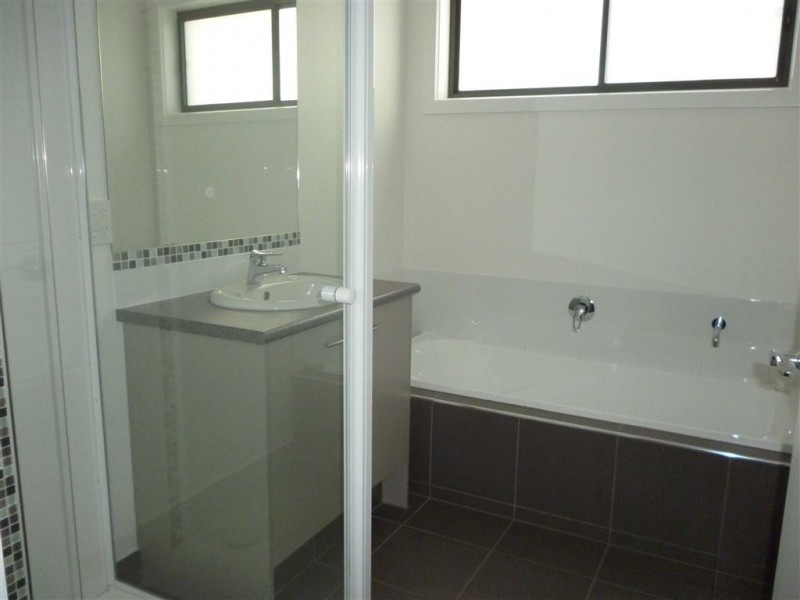 16 Waterside Drive, Miners Rest VIC 3352