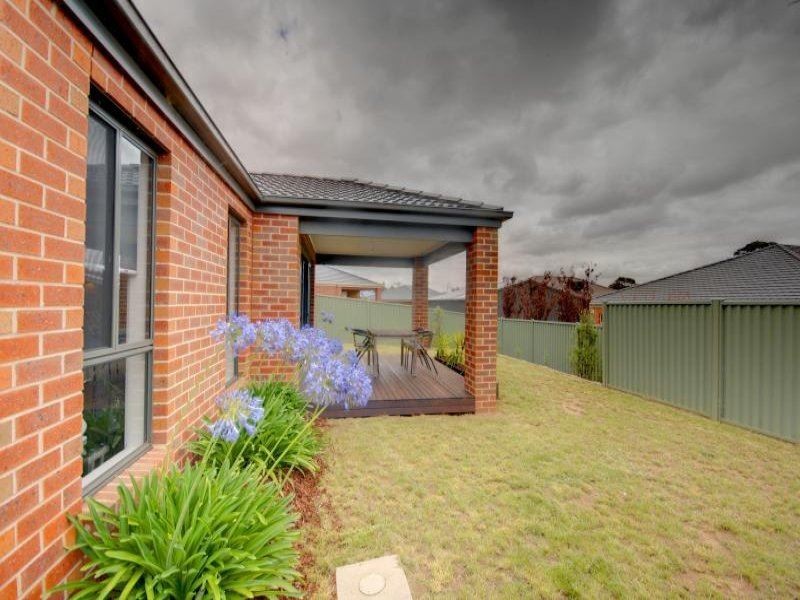 16 Waterside Drive, Miners Rest VIC 3352