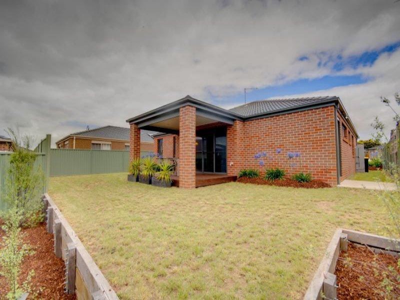 16 Waterside Drive, Miners Rest VIC 3352