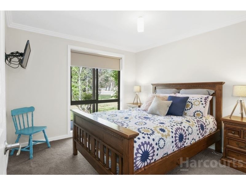 128 Hayes Drive, Smythes Creek VIC 3351