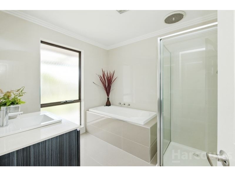 128 Hayes Drive, Smythes Creek VIC 3351