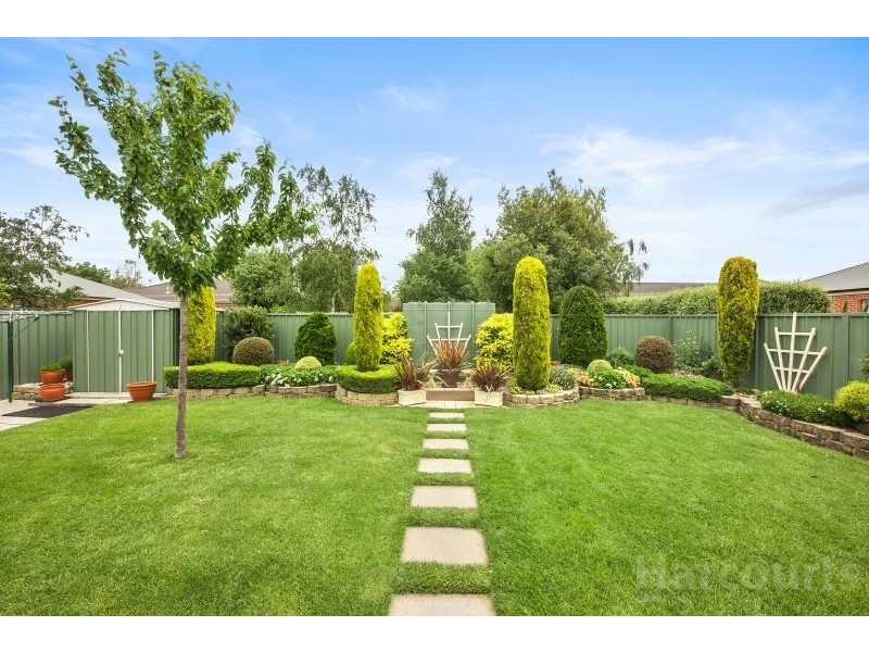 7 Twyford Avenue, Lake Gardens VIC 3355