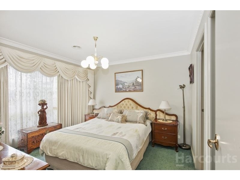 7 Twyford Avenue, Lake Gardens VIC 3355