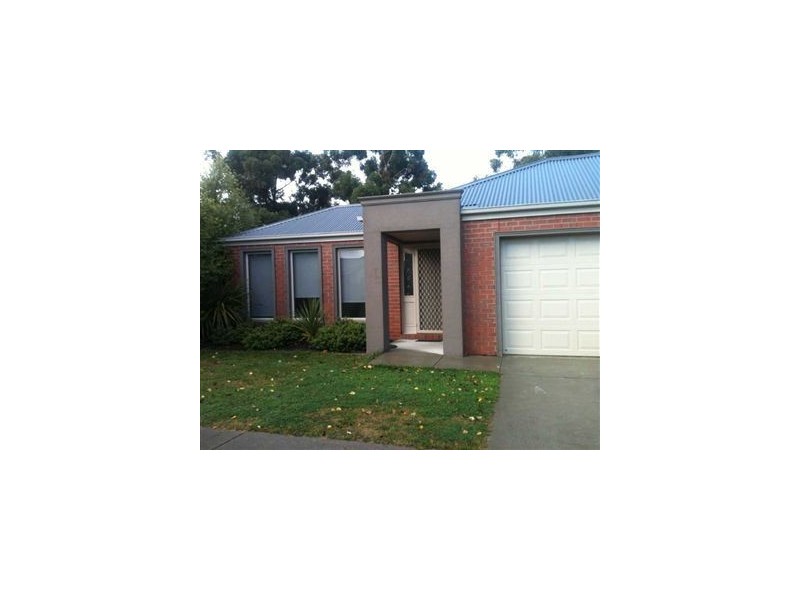 10 Parbury Avenue, Lake Gardens VIC 3355