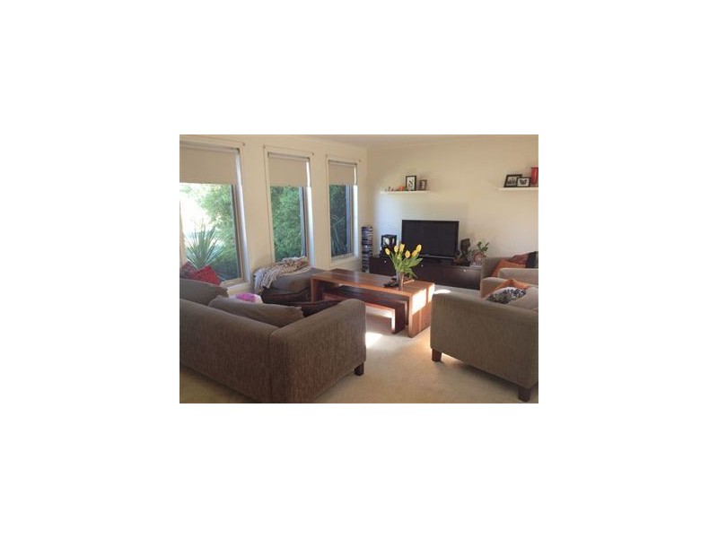 10 Parbury Avenue, Lake Gardens VIC 3355