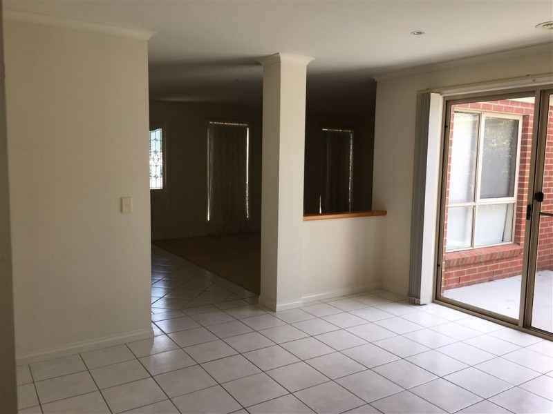 10 Parbury Avenue, Lake Gardens VIC 3355