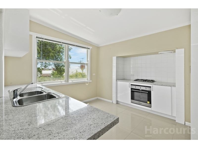 15 Peake Street, Golden Point VIC 3350