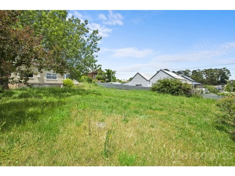 15 Peake Street, Golden Point VIC 3350