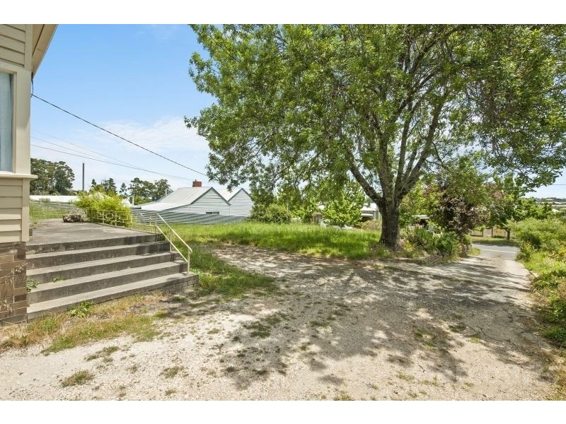 15 Peake Street, Golden Point VIC 3350