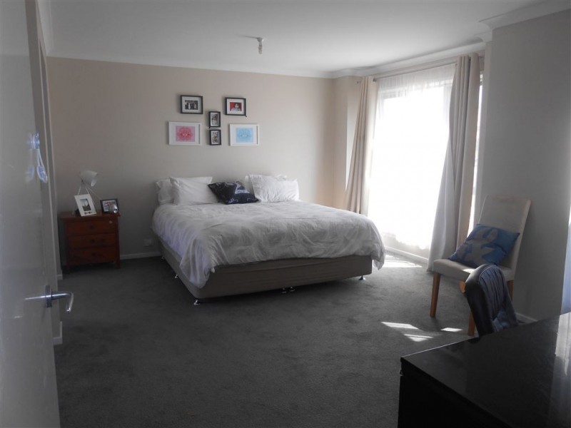 2 Ada Rose Heights, Brown Hill VIC 3350