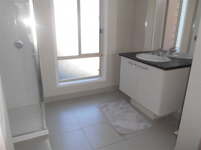 2 Ada Rose Heights, Brown Hill VIC 3350