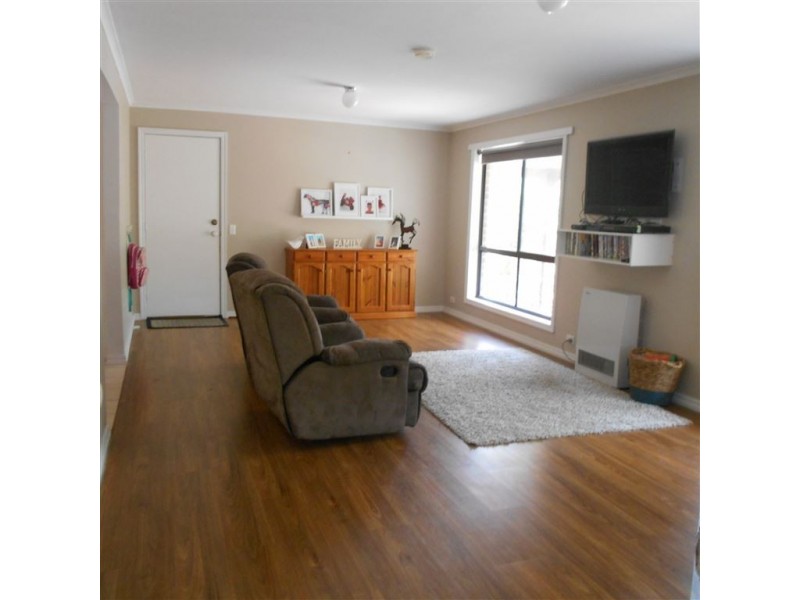 121 Moss Ave, Mount Helen VIC 3350