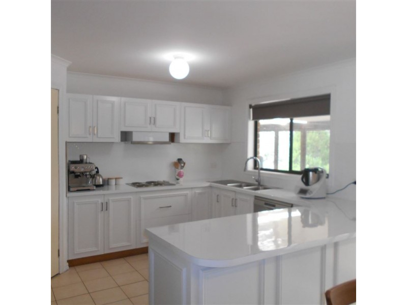 121 Moss Ave, Mount Helen VIC 3350