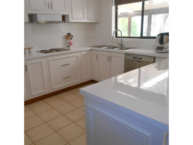 121 Moss Ave, Mount Helen VIC 3350