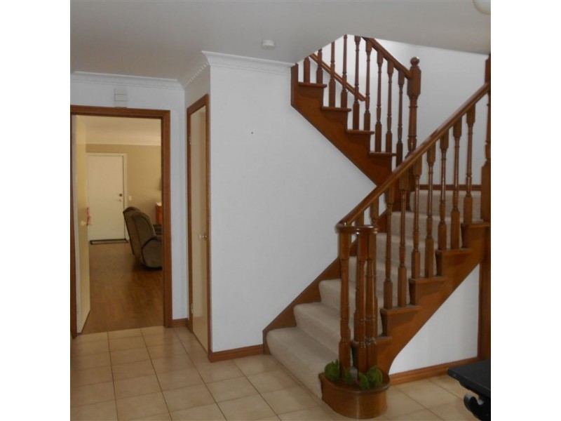 121 Moss Ave, Mount Helen VIC 3350