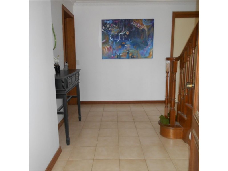 121 Moss Ave, Mount Helen VIC 3350