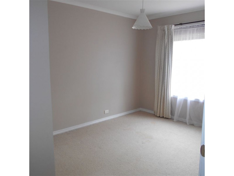 121 Moss Ave, Mount Helen VIC 3350