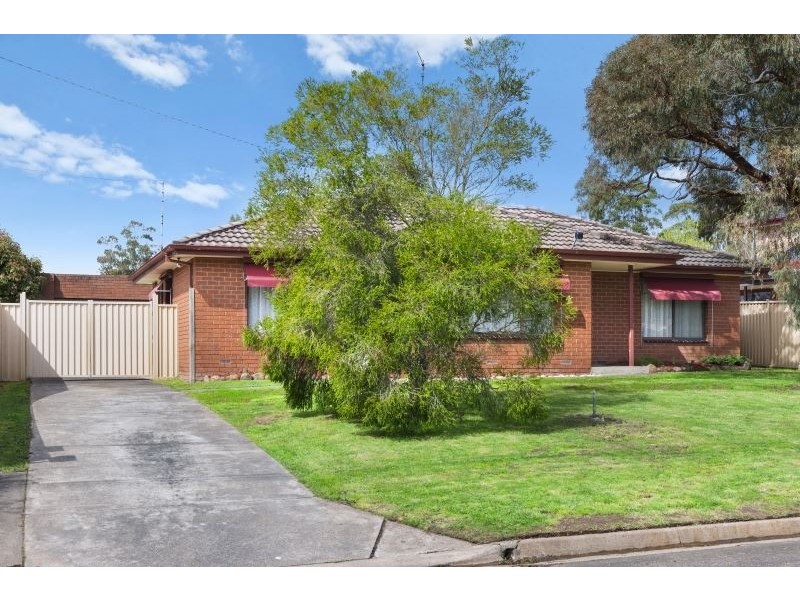 17 Semillon Grove, Mount Clear VIC 3350